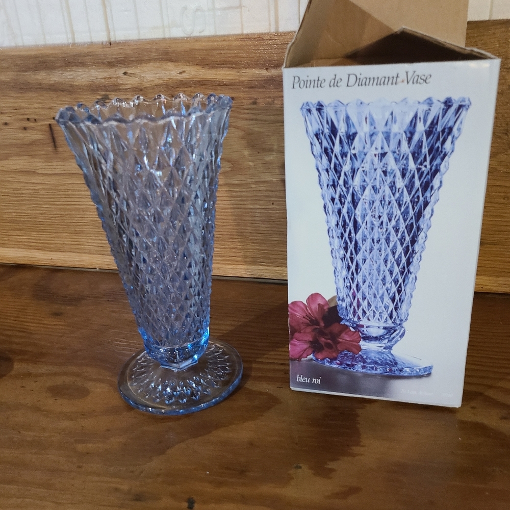 Diamond point vase